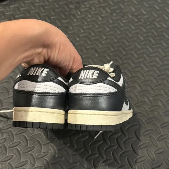 Nike dunk Black and White Sneakers - Picture 2 of 9